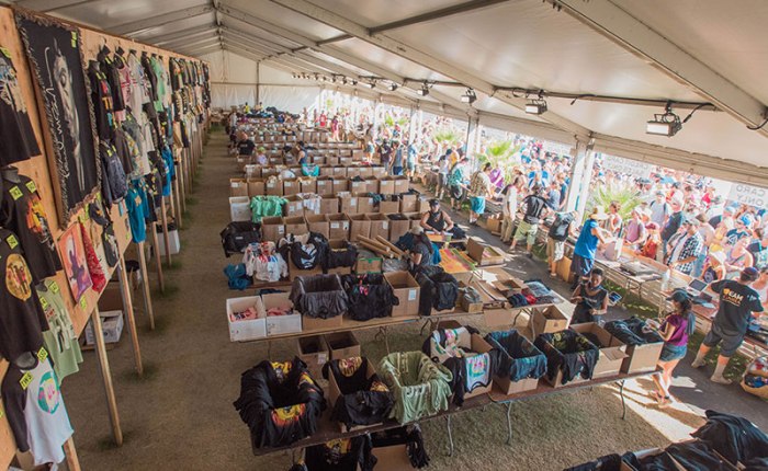 7 TIPS FOR BUYING OFFICIAL MERCH AT COACHELLA